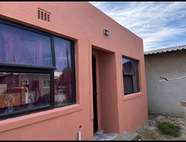 2 BEDROOM HOUSE FOR SALE IN NONQUBELA